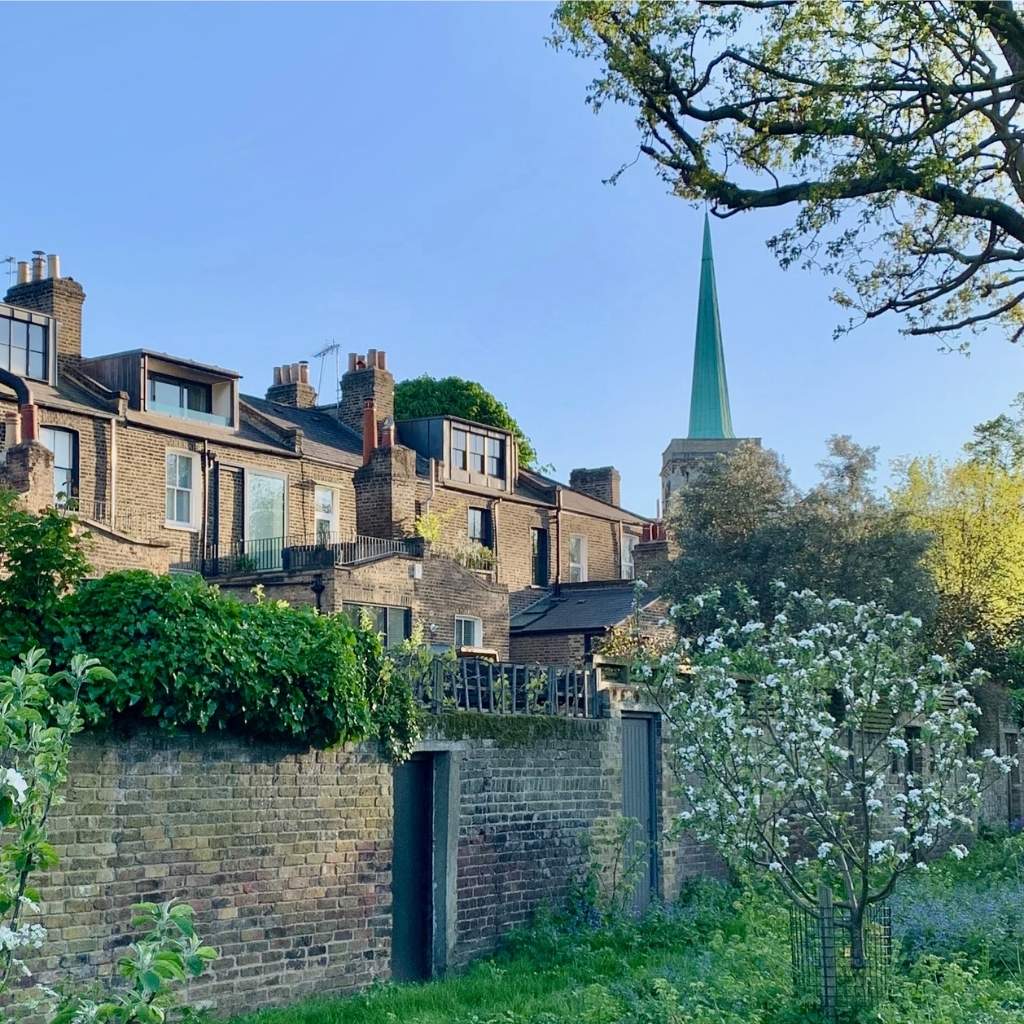 Find You a Property in London - 1024x1024 - Stacks Islington & East London - Property Finder & Buying Agent
