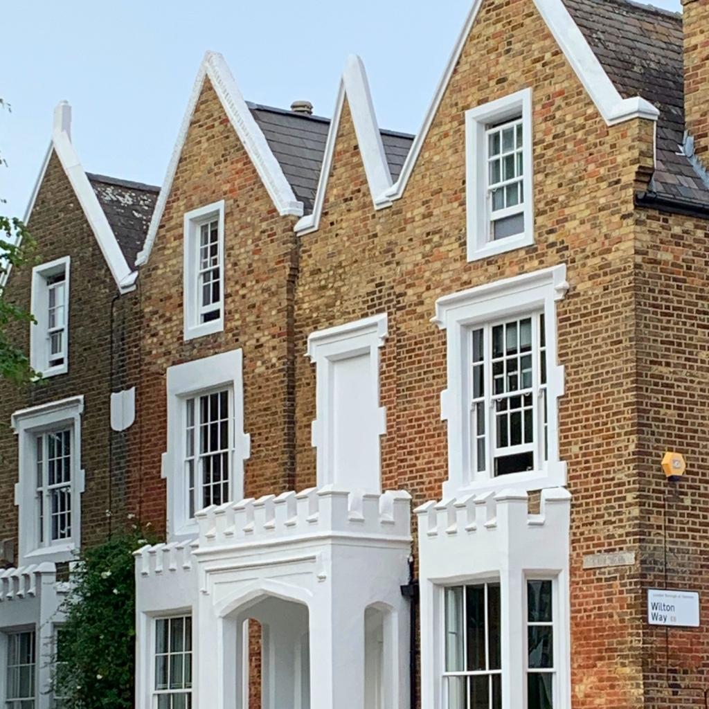 Professional Market Expertise - 1024x1024 - Stacks Islington & East London - Property Finder & Buying Agent