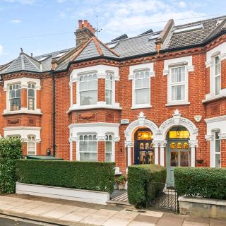 This beautifully presented five-bedroom period family home offers an ideal blend of living and entertaining space on a desirable residential street. Highlights include two luxury bathrooms, a large reception room, a fabulous kitchen/breakfast room, hardwood floors, underfloor heating, ample storage, solar panels, and a west-facing garden. The property is conveniently located near Turnham Green tube station and the shops, bars, and restaurants of Chiswick High Road. - @sara_ransom, Stacks London - See more on her account.

On with @whitmanandco, guide £1.85 mil.

Get in touch for more London property buying info and advice.

#forsale #house #home #london #londonhome #londonbuyer #londonlife #familyhome #periodhomes #chiswick #househunter #propertyfinder #buyingagent #buyersagent #propertybuyer #propertyforsale #w4 #propertylife #londonagent #40years #stackspropertysearch